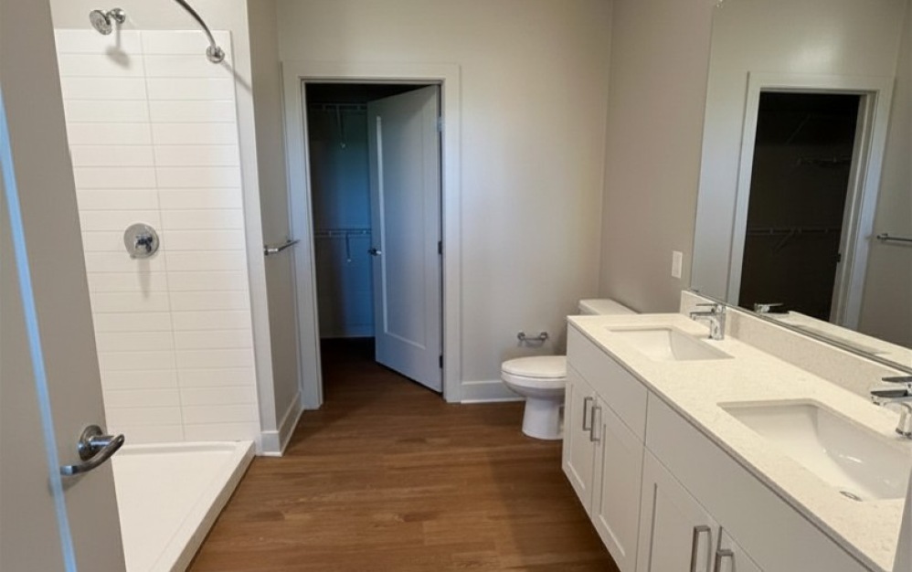C5 - 2 bedroom floor plan layout with 2 bathrooms and 1183 square feet (Primary Bathroom)