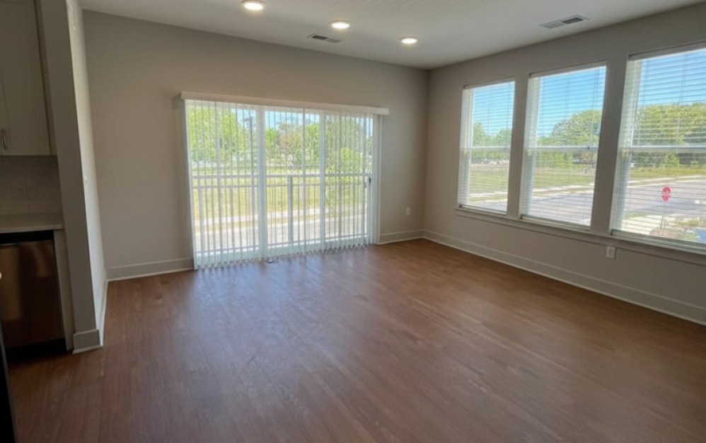 E2 - 3 bedroom floor plan layout with 2 bathrooms and 1375 square feet (Living Room )